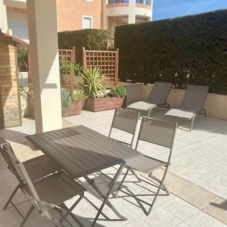 Appt 2 Pieces Port Frejus - Mega Terrasse + Garage Apartment Luaran gambar
