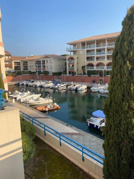 Appt 2 Pieces Port Frejus - Mega Terrasse + Garage Apartment Luaran gambar